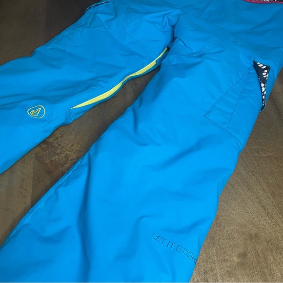 Volcom Kitty Snow Pants - Picture 5 of 15